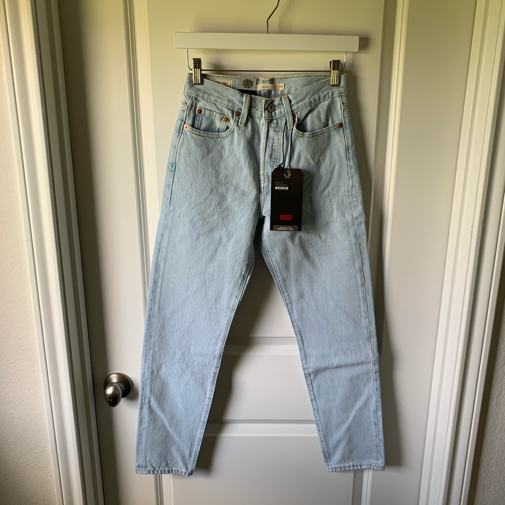 Levi’s wedgie fit jean in signal lost - light wash - Picture 8 of 12